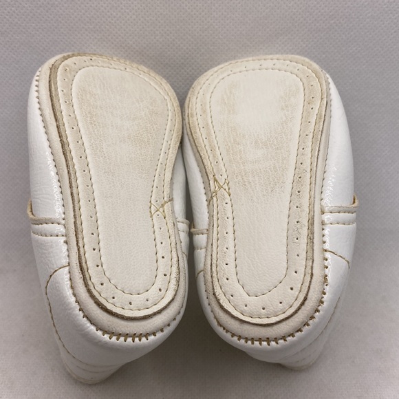 Vintage Fabien Canada White Lace Up Baby Shoes with Bells Size 0 - Picture 5 of 12